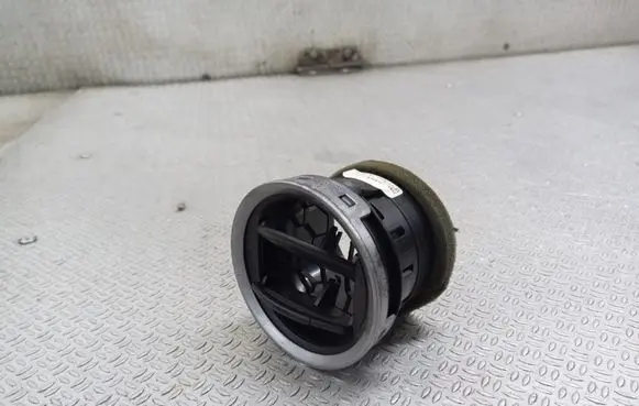 Ford Fiesta Dash center air vent grill