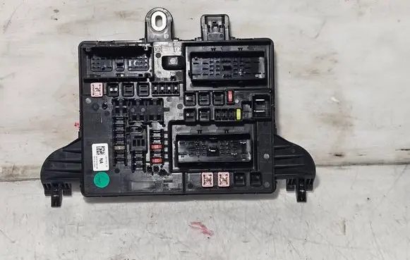 Opel Insignia A Fuse module 13277317 544949969