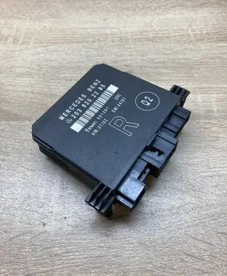 Mercedes-Benz C W203 Door control unit/module 2038202285