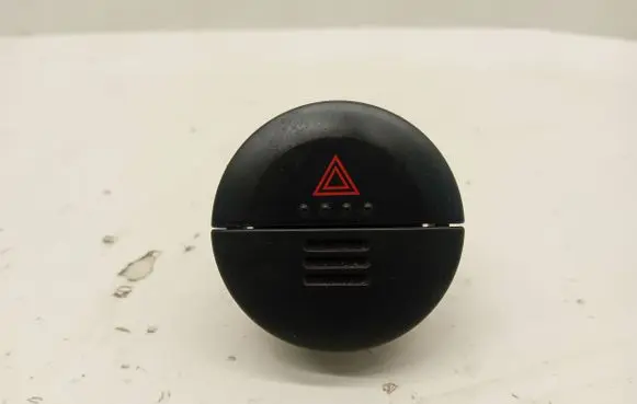 Nissan X-Trail T30 Hazard light switch 06016