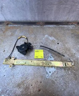 Toyota Corolla E110 Front door window regulator with motor 