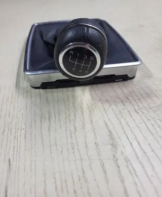 Mercedes-Benz C W204 Gear lever shifter trim leather/knob A2042676010 00009E38