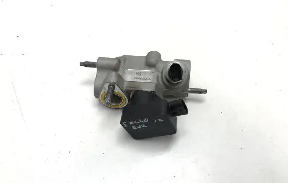Volvo XC40 Air conditioning (A/C) expansion valve 32373354