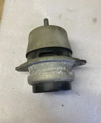 Audi Q7 4L Engine mount bracket 7L8199131A