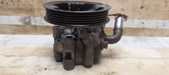 Toyota Avensis T250 Power steering pump 52020