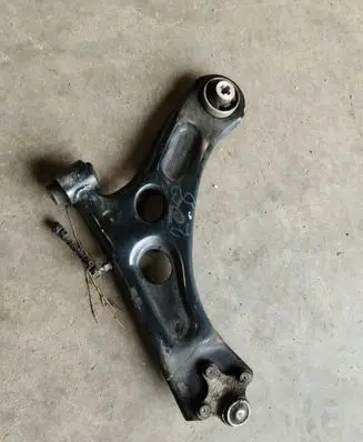 Peugeot 208 II Front lower control arm/wishbone 1424SR