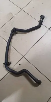 BMW 5 G30 G31 Engine coolant pipe/hose 8572913