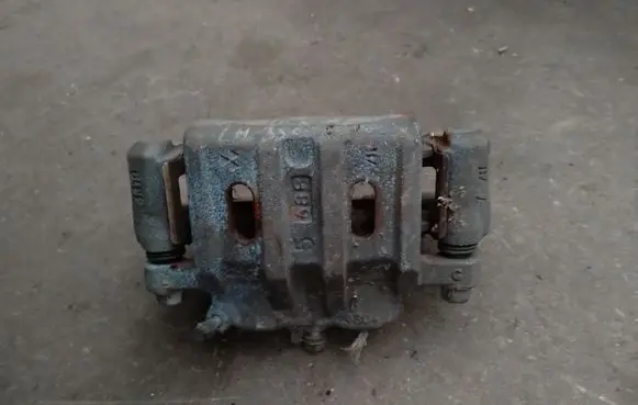 Mitsubishi Outlander Front brake caliper