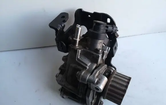Dacia Sandero Fuel injection high pressure pump 0445010704 167007358R H8201434847