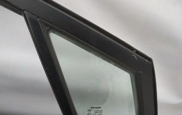 Toyota Corolla Verso AR10 Front door vent window glass four-door 