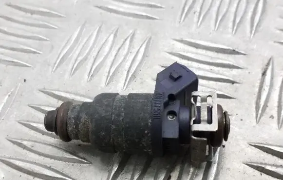 Audi A6 S6 C5 4B Fuel injector 078133551L