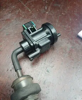 Mercedes-Benz C W203 Turbo solenoid valve A0005450527