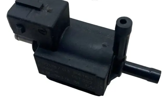 Ford Focus ST Vacuum valve BL3E9K378BA 15T352 70208703