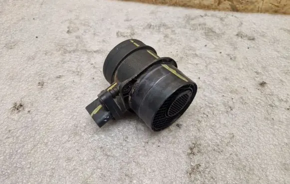 Volkswagen Touran I Mass air flow meter 0281002461 074906461B