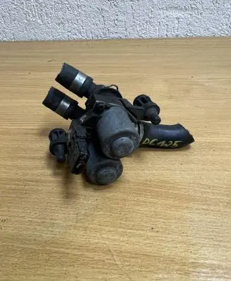 Mercedes-Benz E W210 Coolant heater control valve 0235451628 D6125