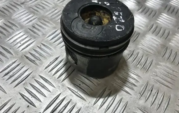 Piston