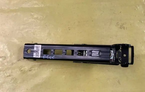 Mercedes-Benz B W245 Seat belt height adjuster A1698600588