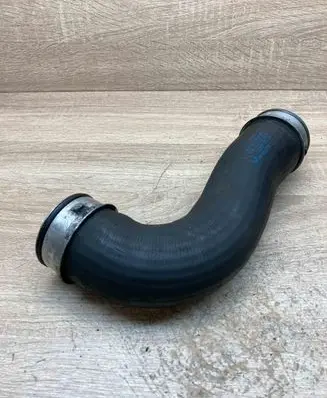 Volkswagen PASSAT B6 Air intake hose/pipe 3C0145832D