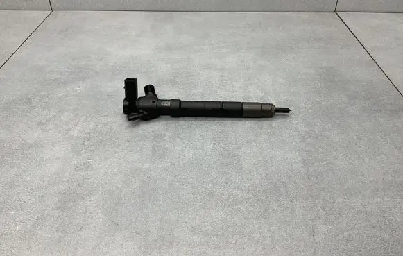Skoda Octavia Mk3 (5E) Fuel injector 04L130277BD