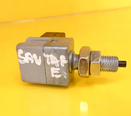 Hyundai Santa Fe Brake pedal sensor switch 9381038110
