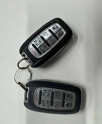 Chrysler Pacifica Ignition key/card 68217832AC