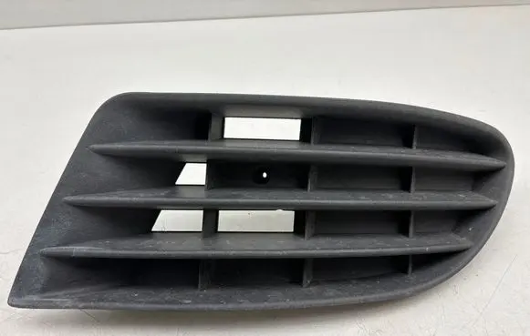 Volkswagen Golf Plus Front bumper lower grill 5M0853666