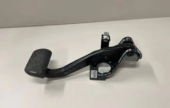 Mercedes-Benz C W204 Brake pedal A2042902001