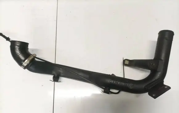 Volkswagen PASSAT B5.5 Intercooler hose/pipe 8D0145840 8E00145762