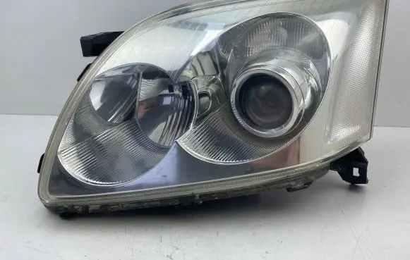 Toyota Avensis T250 Headlight/headlamp