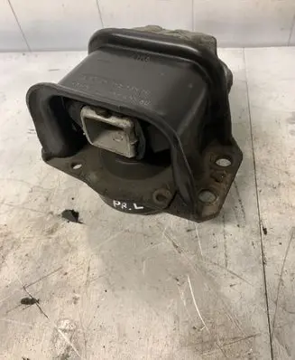 Citroen Berlingo Engine mount bracket