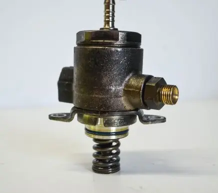 Audi Q3 8U Fuel injection high pressure pump