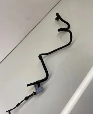 Volkswagen Golf VII Vacuum line/pipe/hose 04L129456E