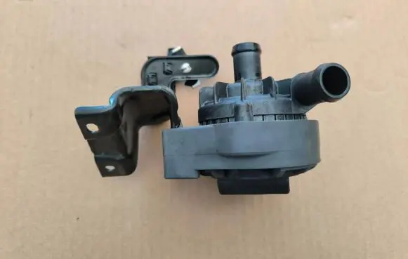 Volkswagen ID.4 Electric auxiliary coolant/water pump 1EA695567K