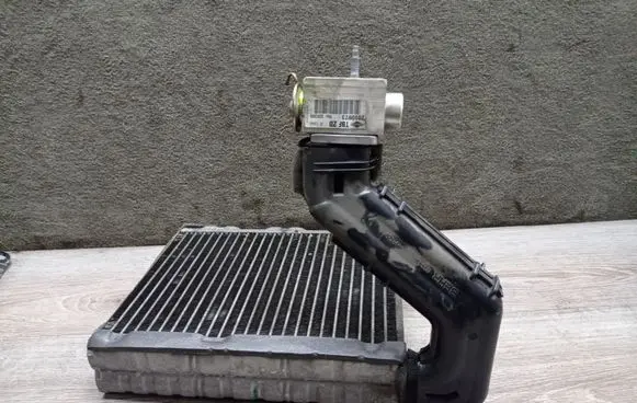 Air conditioning (A/C) radiator (interior)