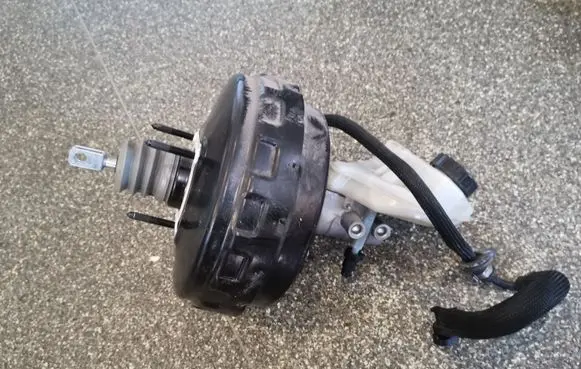 Volvo S60 Brake booster 31329895