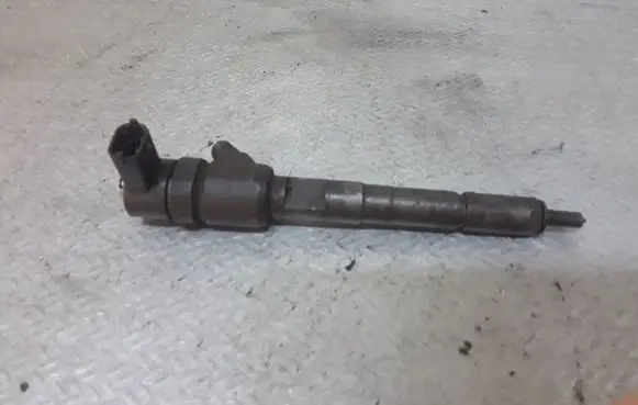 Opel Corsa C Fuel injector 0445110083