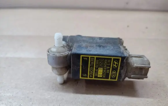 KIA Ceed Windscreen/windshield washer pump 985101F100