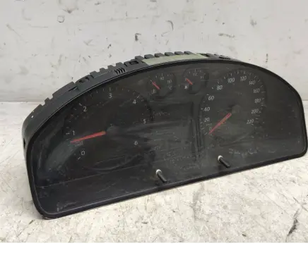 Volkswagen Transporter - Caravelle T5 Speedometer (instrument cluster) 88311346