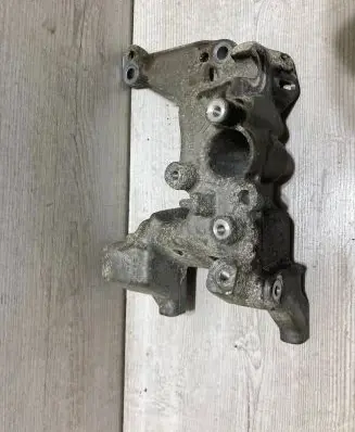 Citroen C3 Aircross Engine mounting bracket 9808696680