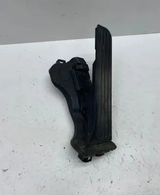Volkswagen PASSAT B7 Accelerator throttle pedal 1K1723503AP 6PV01103906