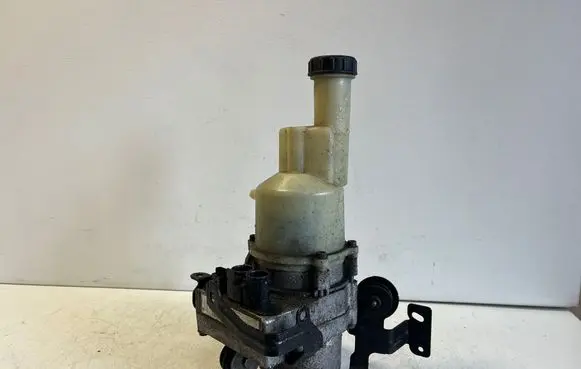 Opel Vivaro Power steering pump 9818127580