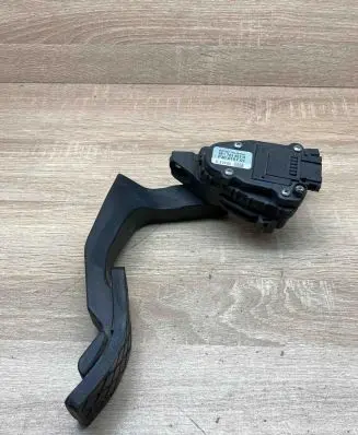 Audi A8 S8 D3 4E Accelerator throttle pedal 4E1723523D 6PV00777028