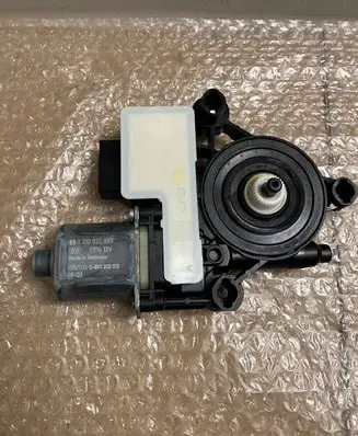 Audi A1 Rear door window regulator motor 5Q0959407
