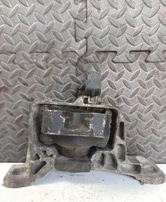 Volvo V50 Engine mount bracket 307396