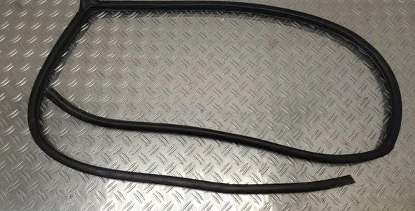 Toyota Corolla Verso AR10 Front door rubber seal