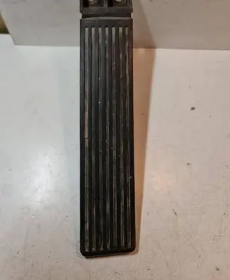 Mercedes-Benz E W210 Accelerator throttle pedal 6733010001