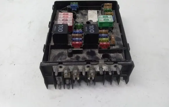 Volkswagen Golf V Fuse module 1K0937125A