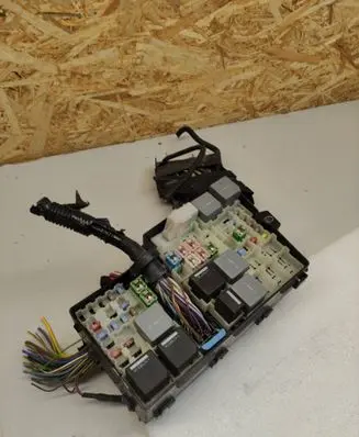 Ford Kuga II Fuse box set AV6T14A067AD E02345500 Av6t14a142ab