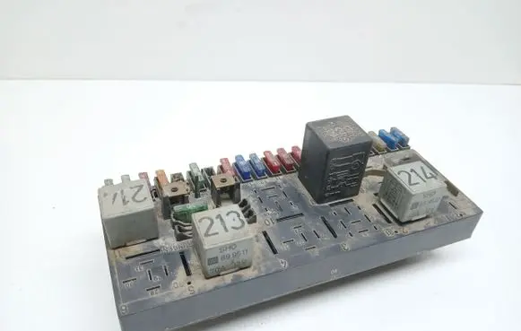 Audi 80 90 B3 Fuse module 443941822A