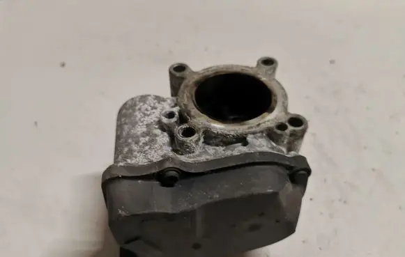 Volkswagen Polo Throttle valve 03D133062E